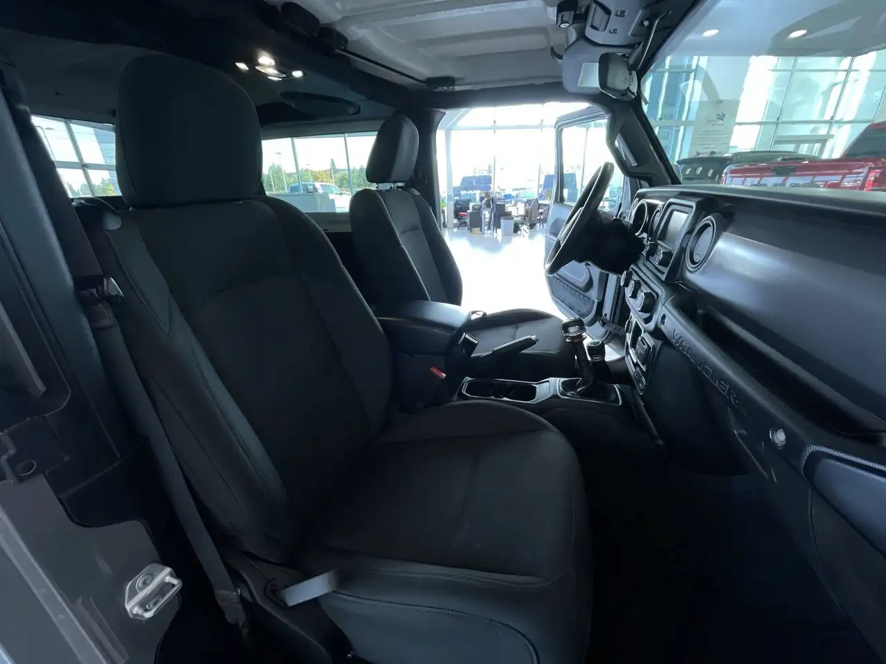 Jeep Wrangler - Image 13
