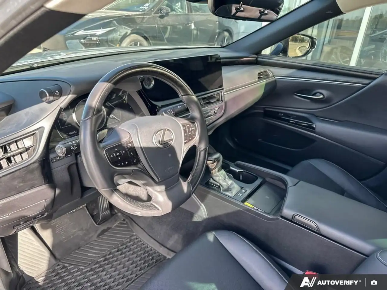 Lexus ES - Image 13