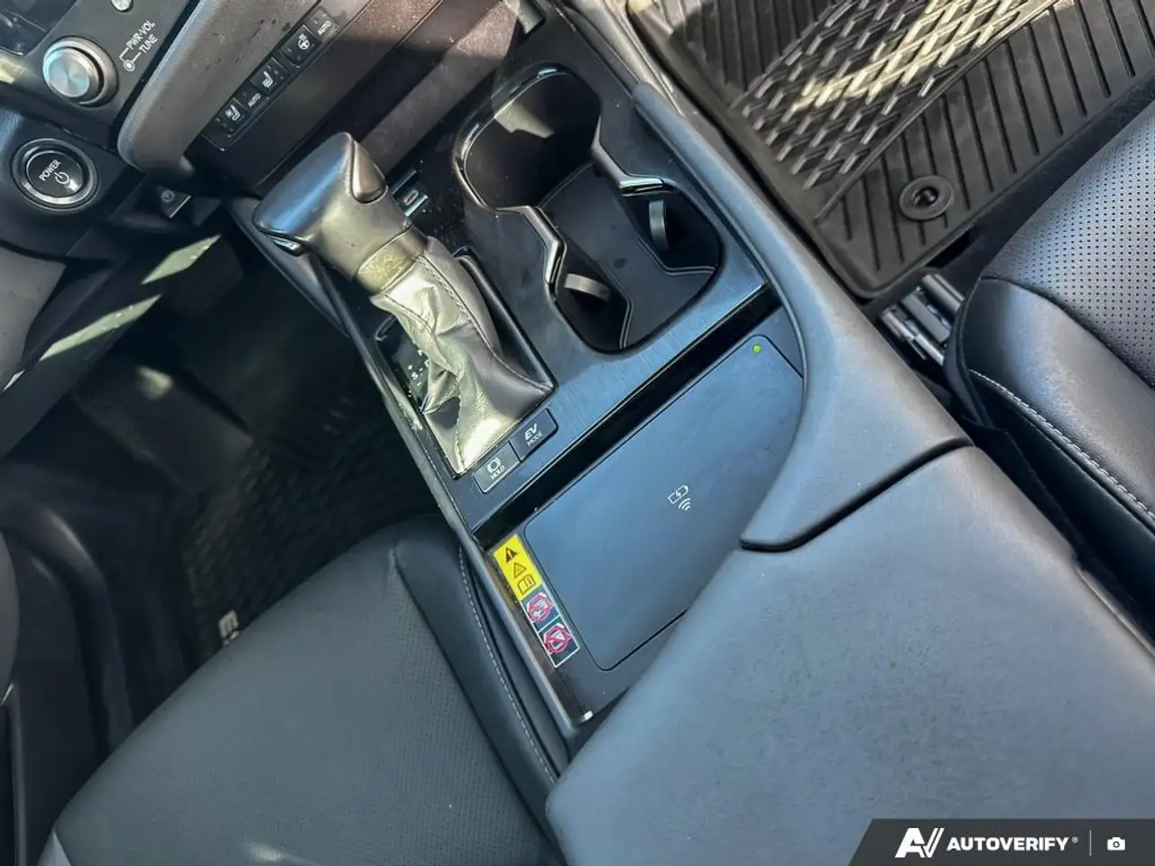 Lexus ES - Image 18