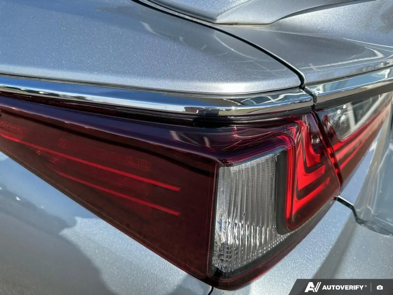 Lexus ES - Image 11