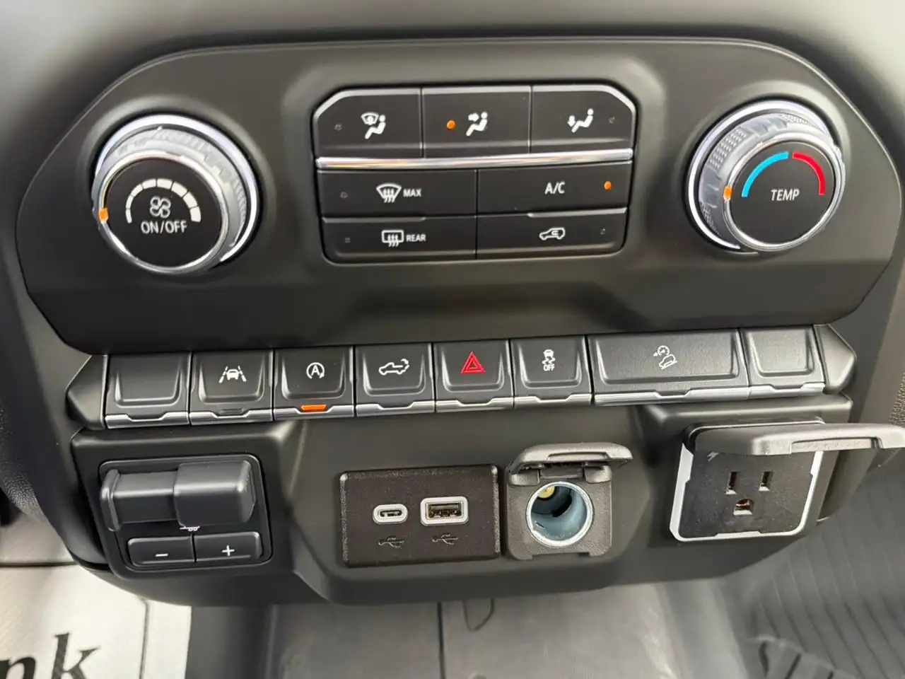Chevrolet Silverado 1500 - Image 12