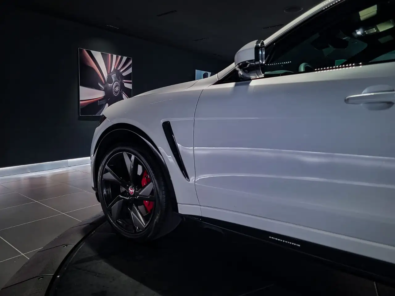 Jaguar F-Pace - Image 9
