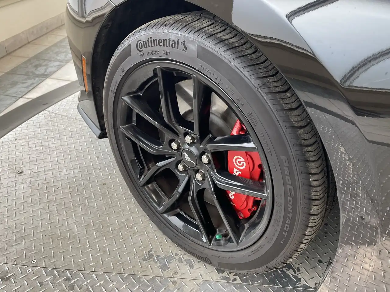 Ford Mustang - Image 18
