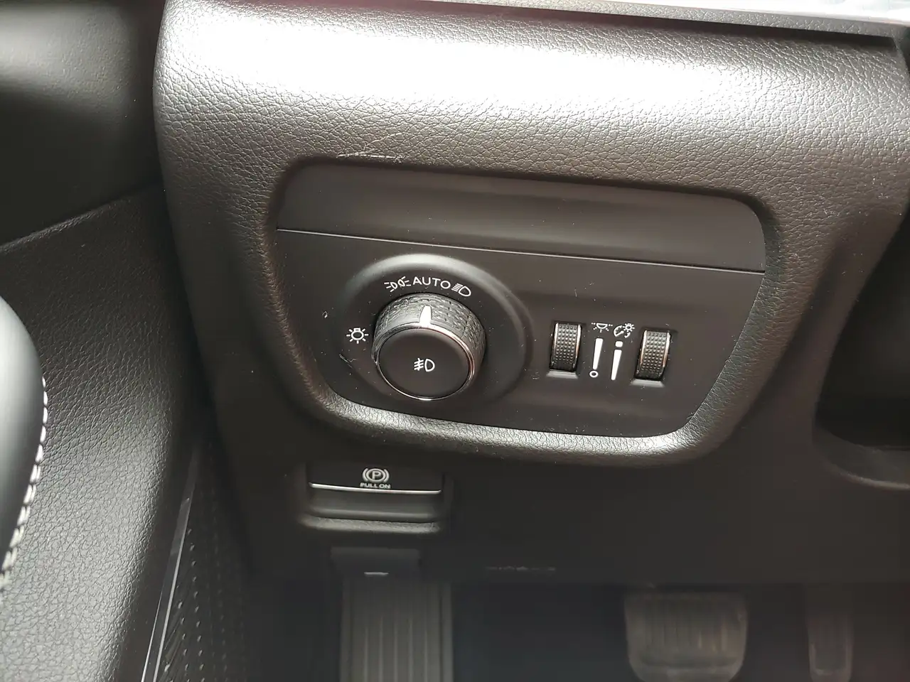 Jeep Grand Cherokee - Image 24