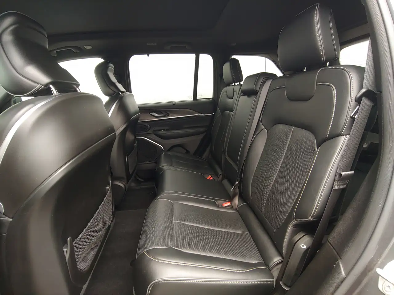 Jeep Grand Cherokee - Image 13