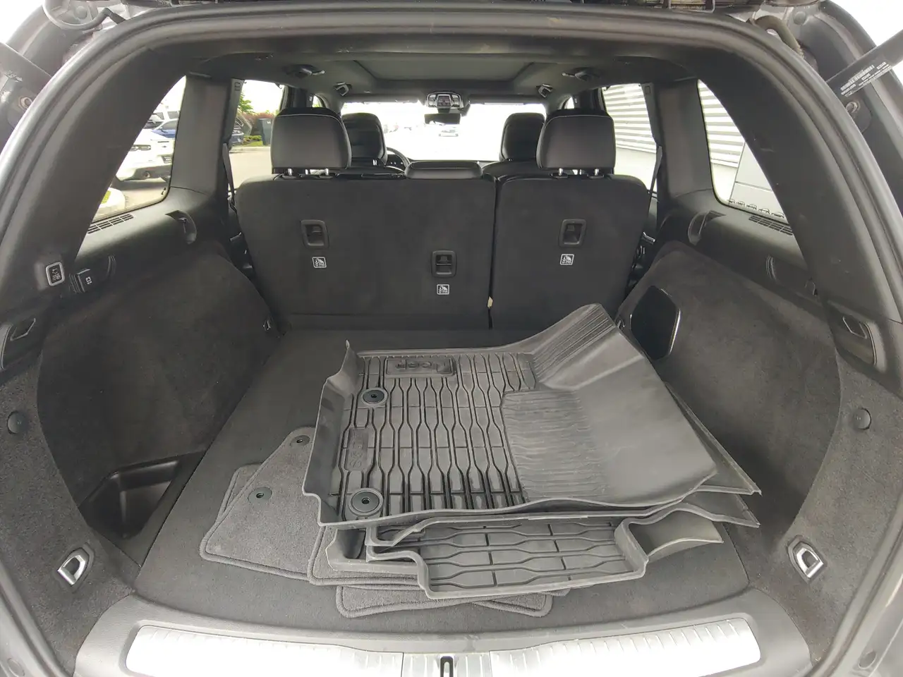 Jeep Grand Cherokee - Image 15
