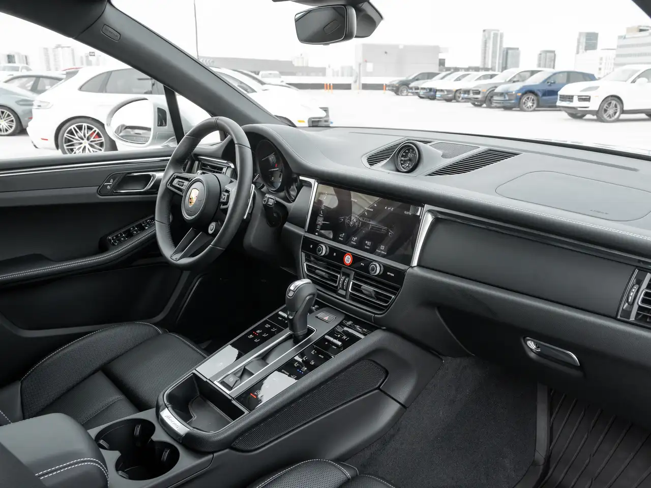 Porsche Macan - Image 32