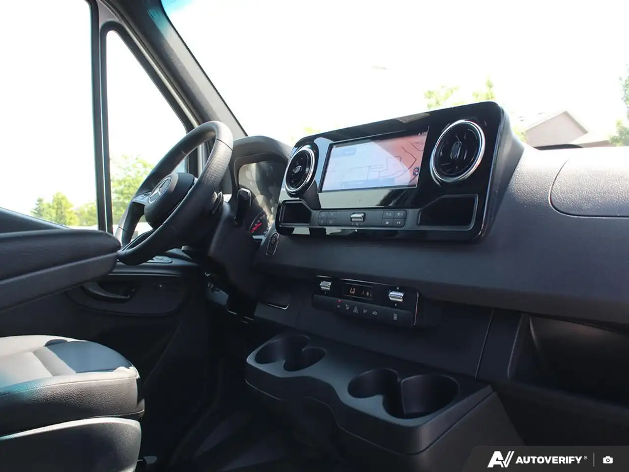 Mercedes-Benz Sprinter - Image 21