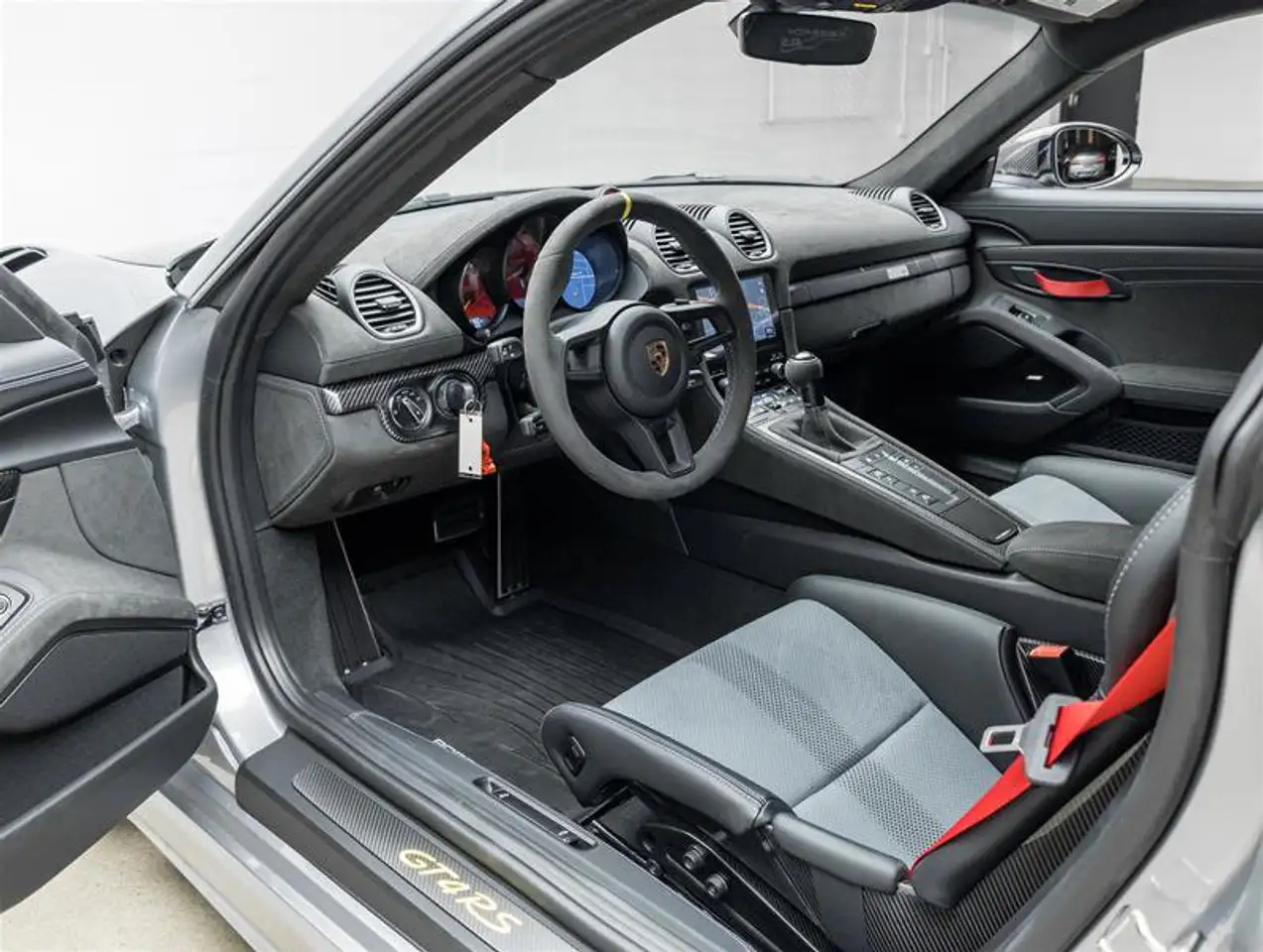 Porsche 718 Cayman - Image 34