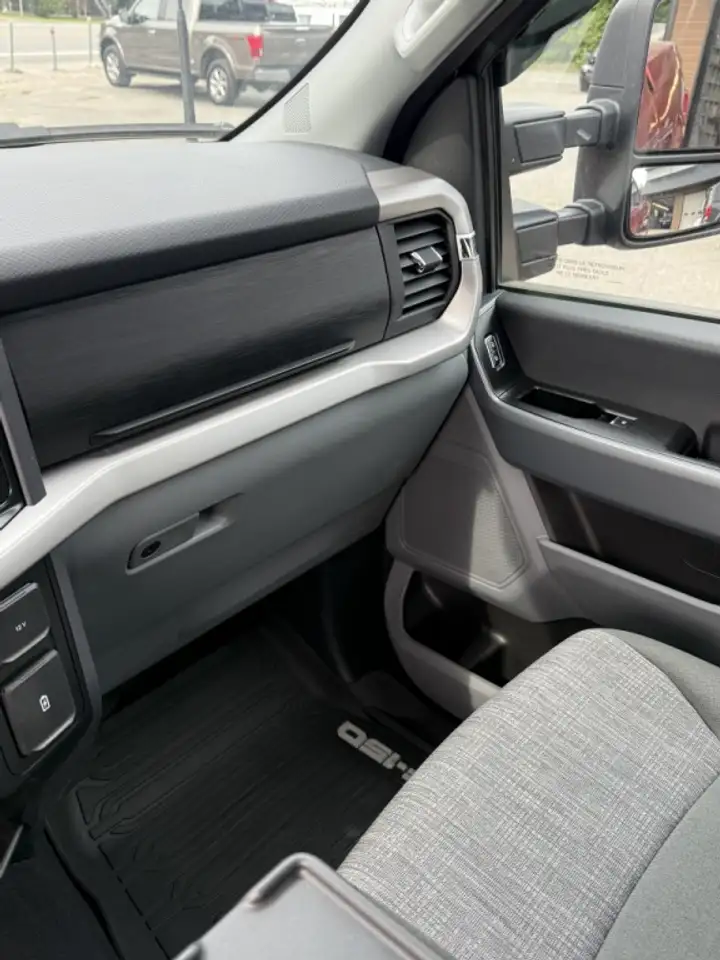 Ford F-150 - Image 11
