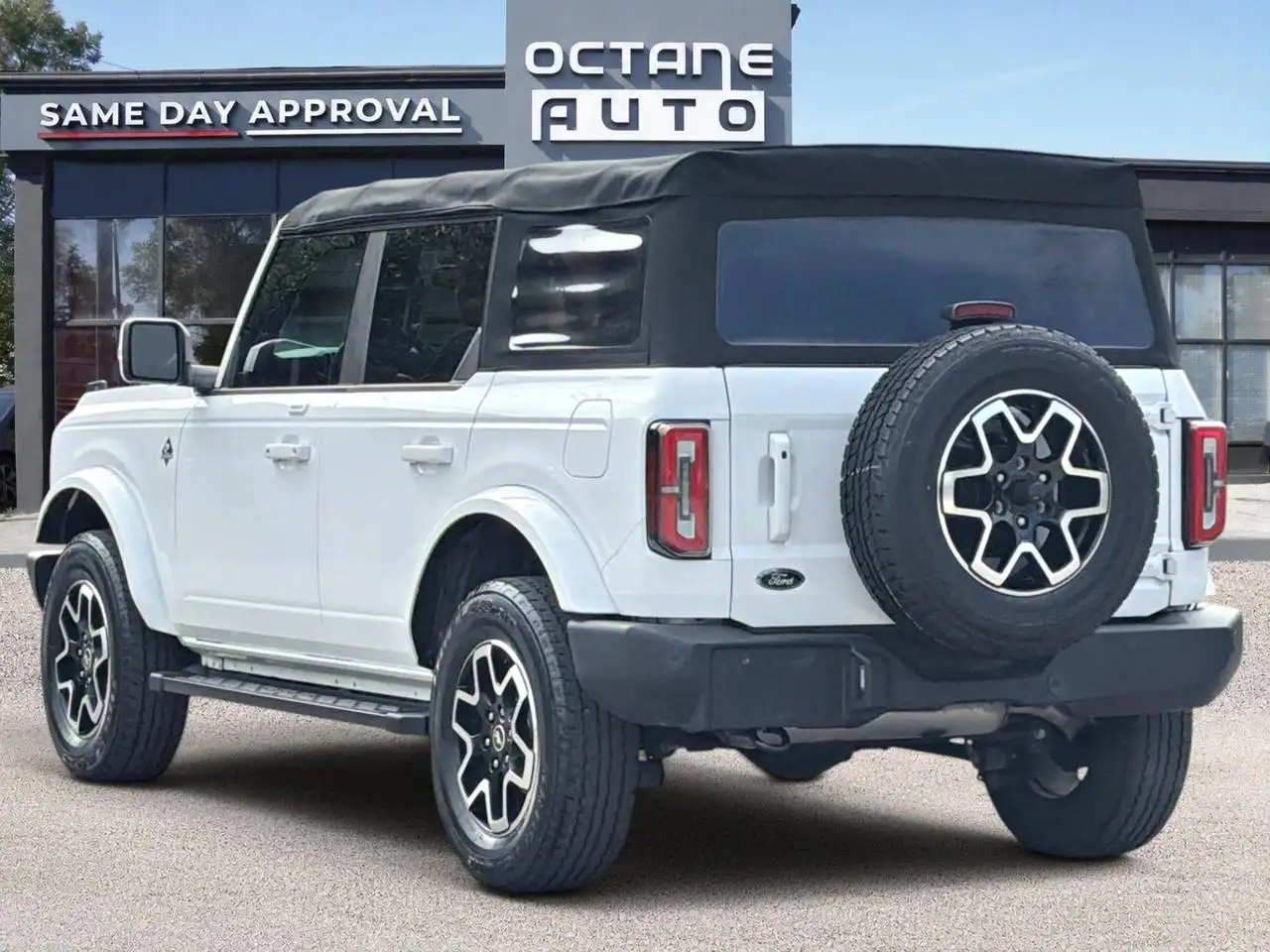 Ford Bronco - Image 7