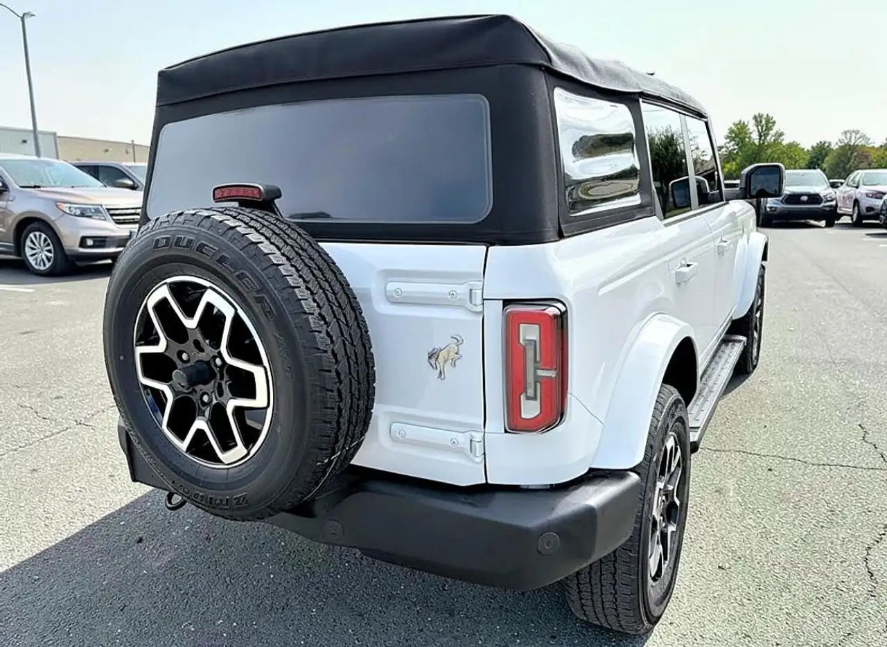 Ford Bronco - Image 11