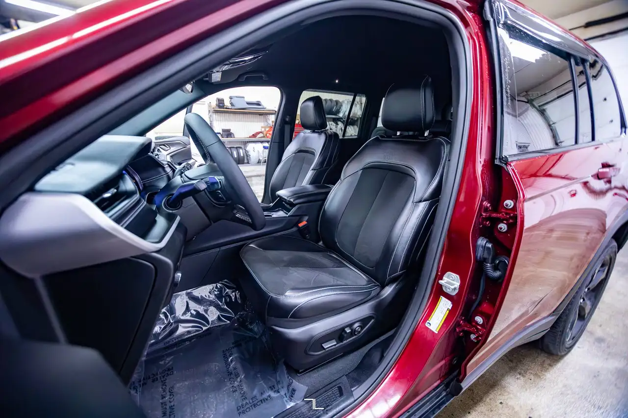 Jeep Grand Cherokee - Image 12