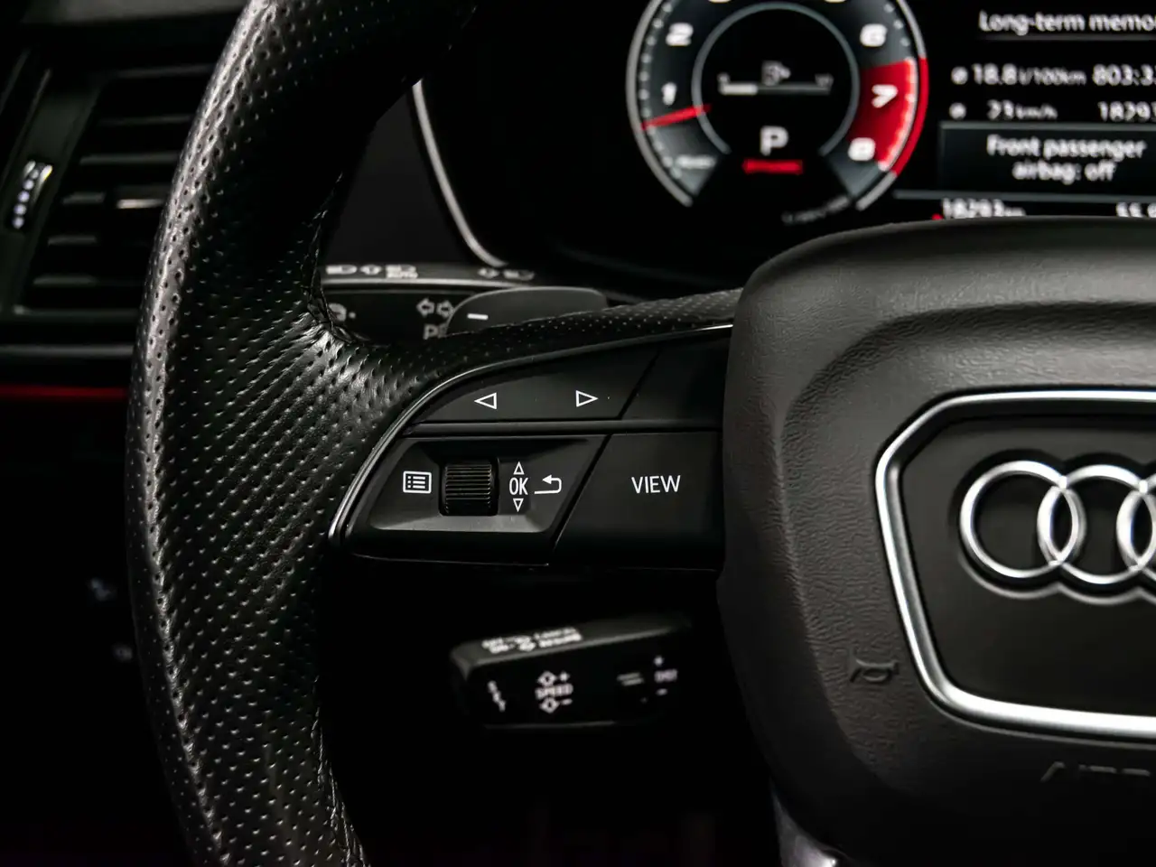Audi SQ5 - Image 18