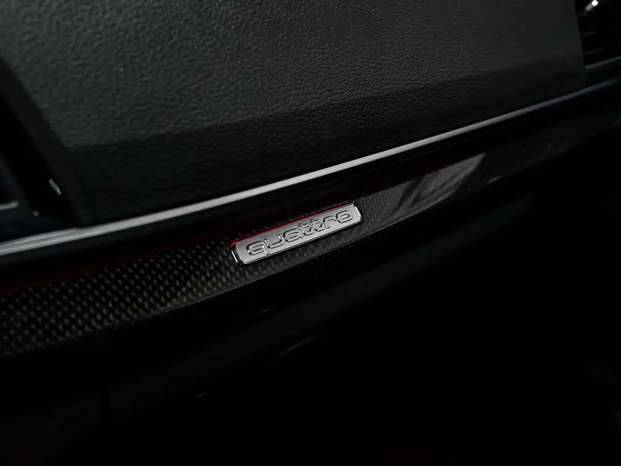 Audi SQ5 - Image 26
