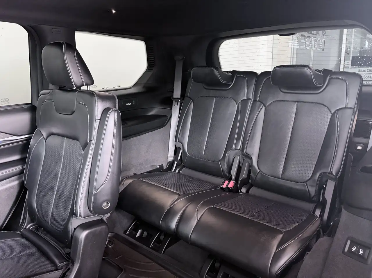 Jeep Grand Cherokee - Image 18