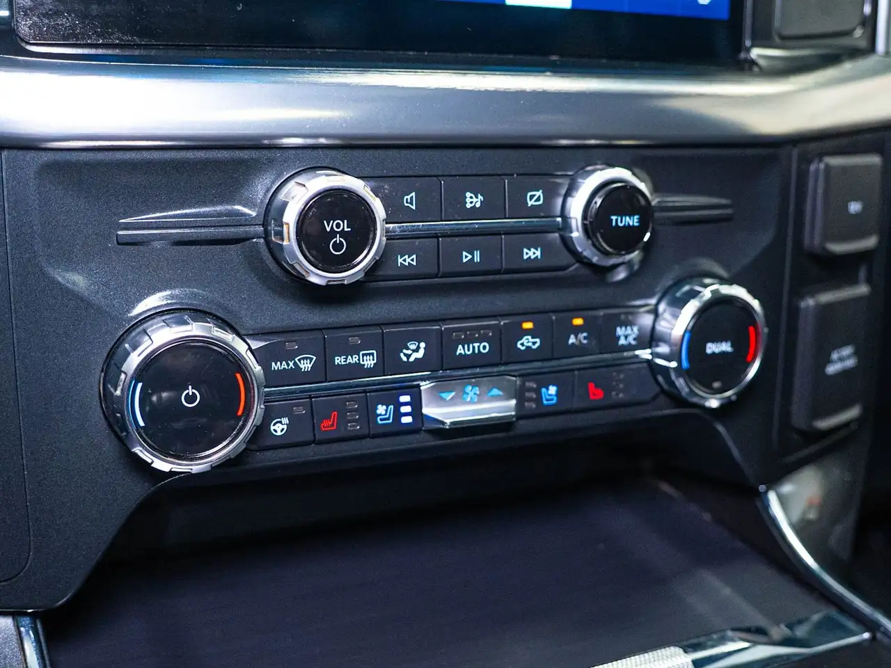 Ford F-150 - Image 24