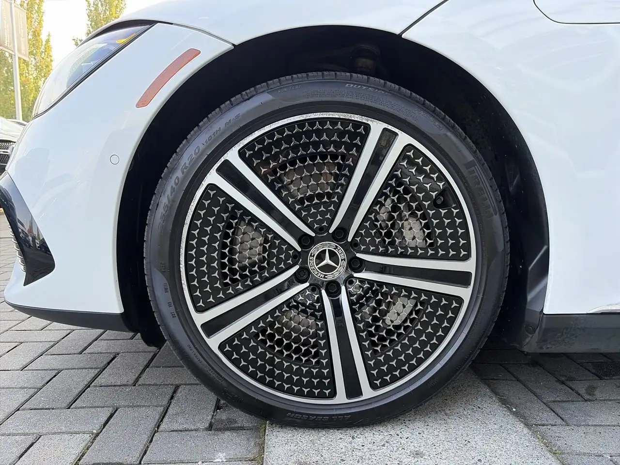 Mercedes-Benz EQE - Image 18