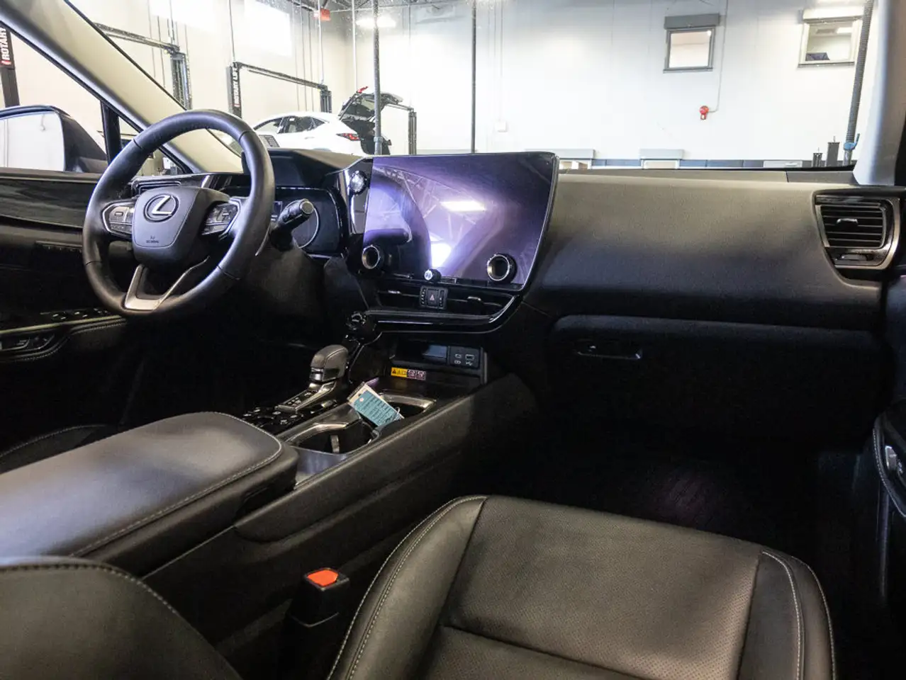 Lexus NX 350 - Image 8
