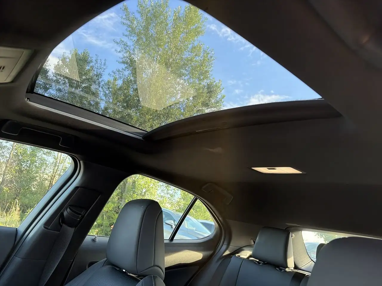 Lexus UX 250h - Image 29