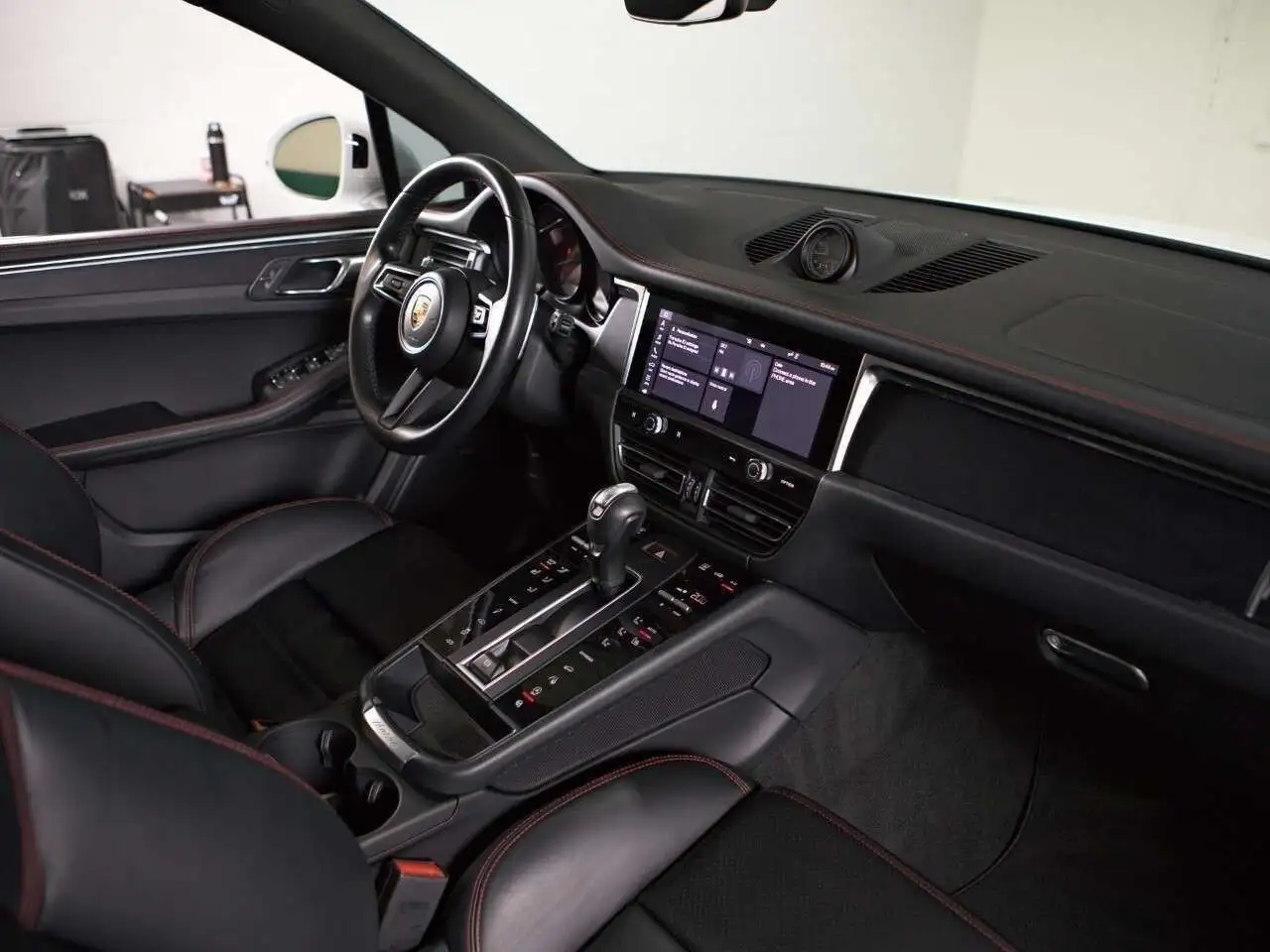 Porsche Macan - Image 16