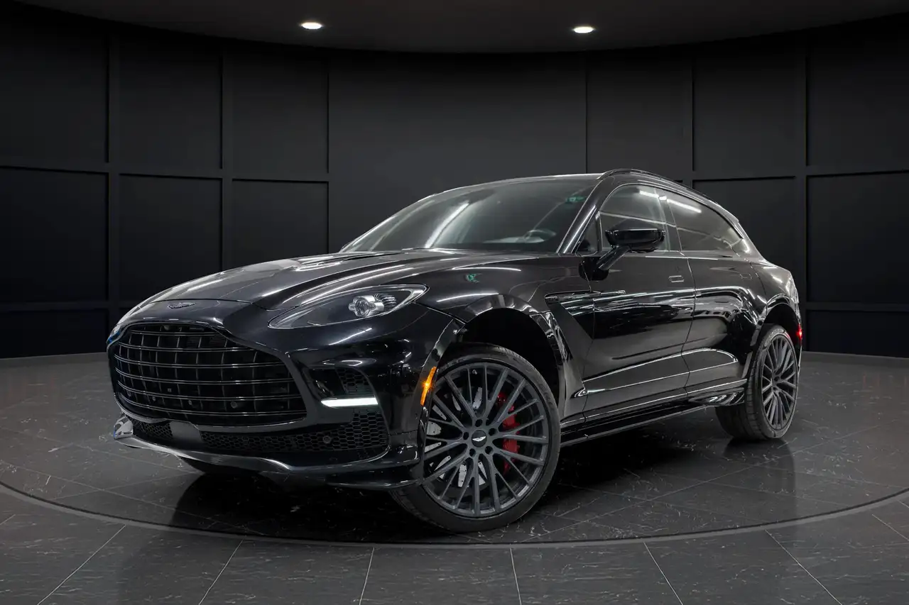 Aston Martin DBX - Image 2