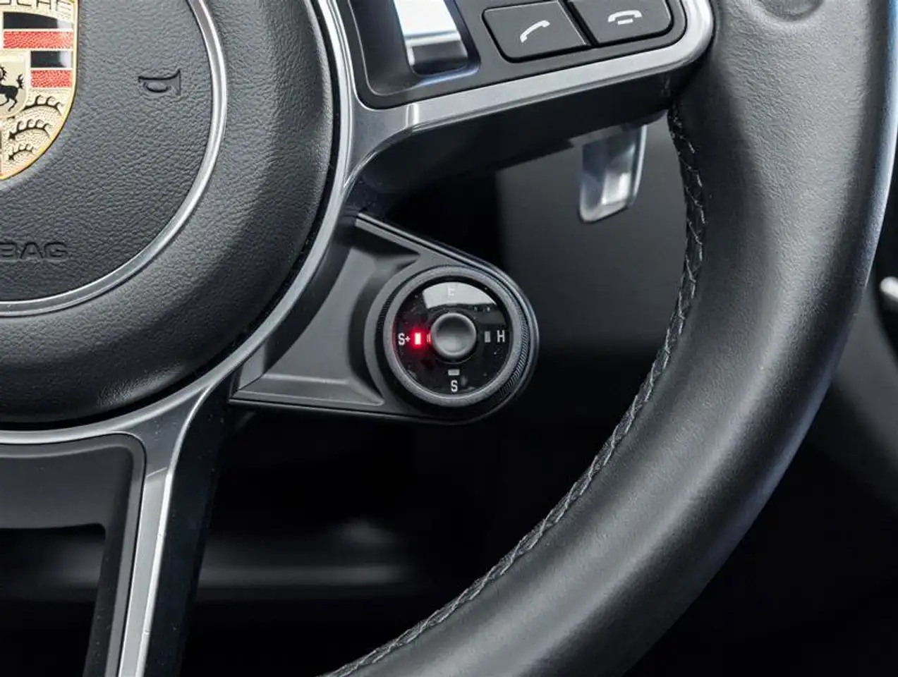 Porsche Cayenne - Image 22