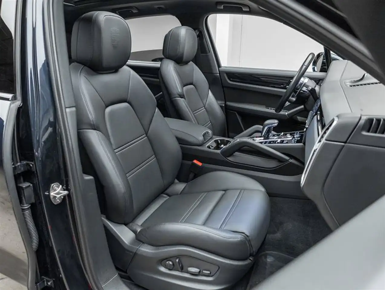 Porsche Cayenne - Image 36