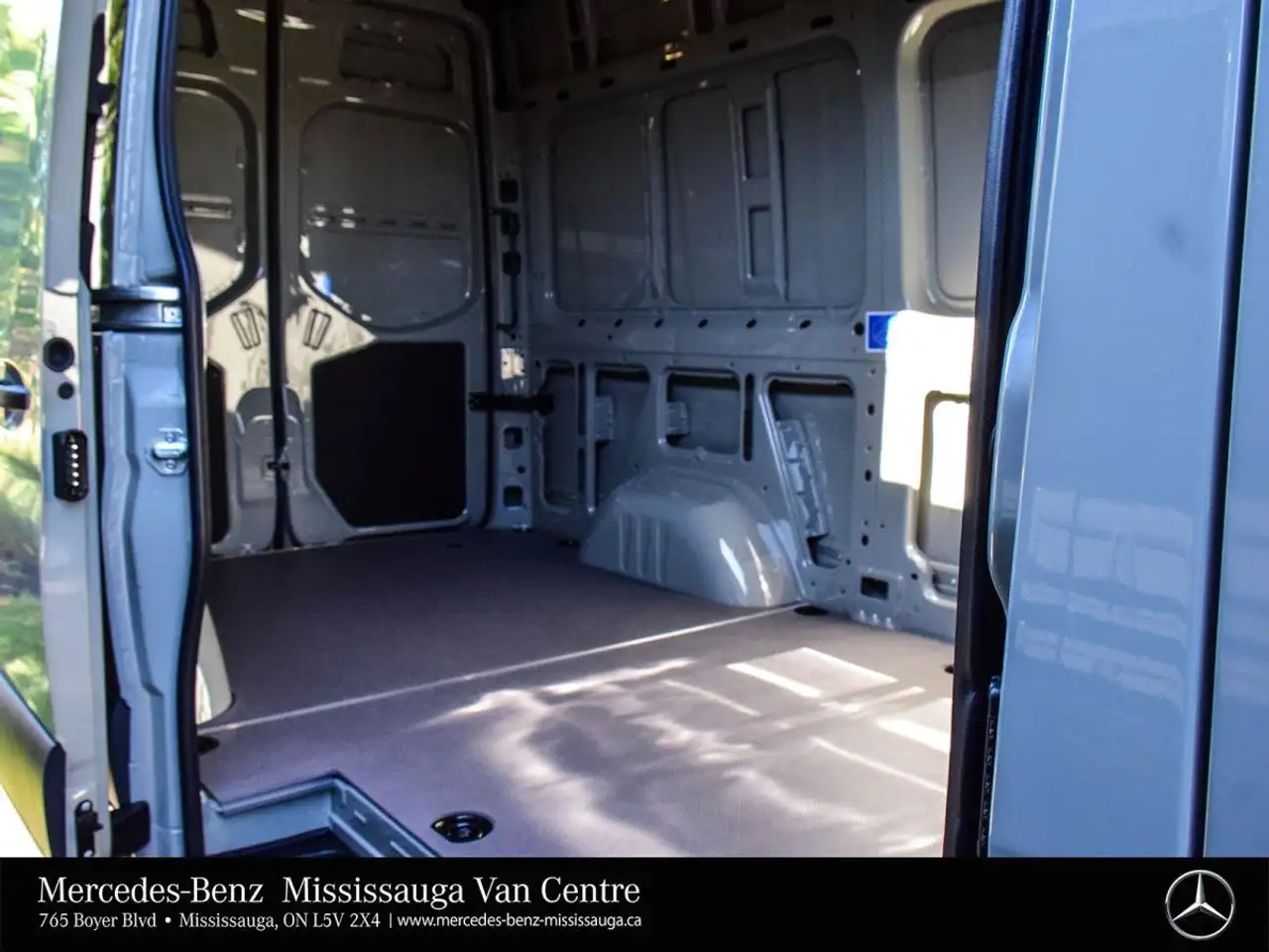 Mercedes-Benz Sprinter - Image 21