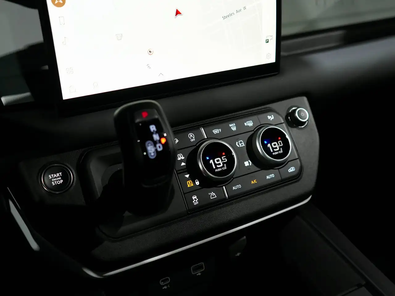 Land Rover Defender - Image 32