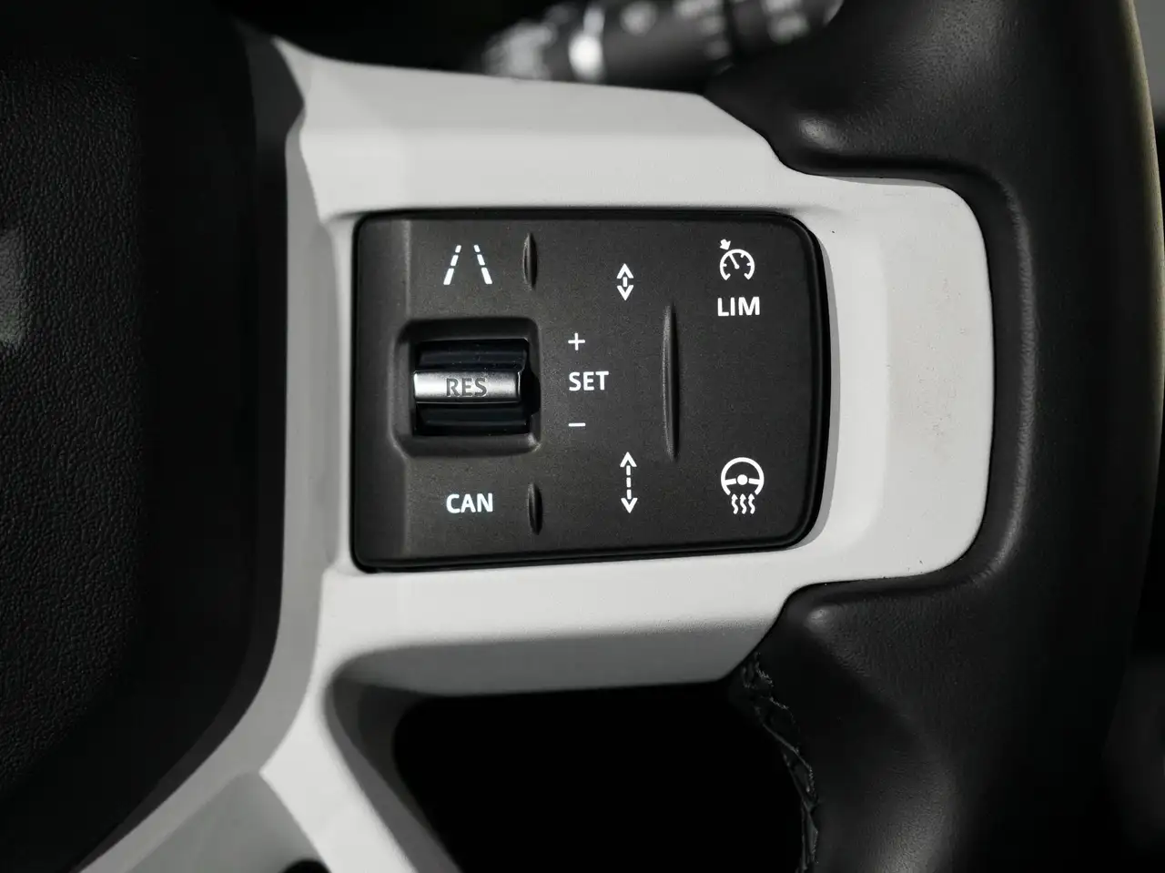 Land Rover Defender - Image 22