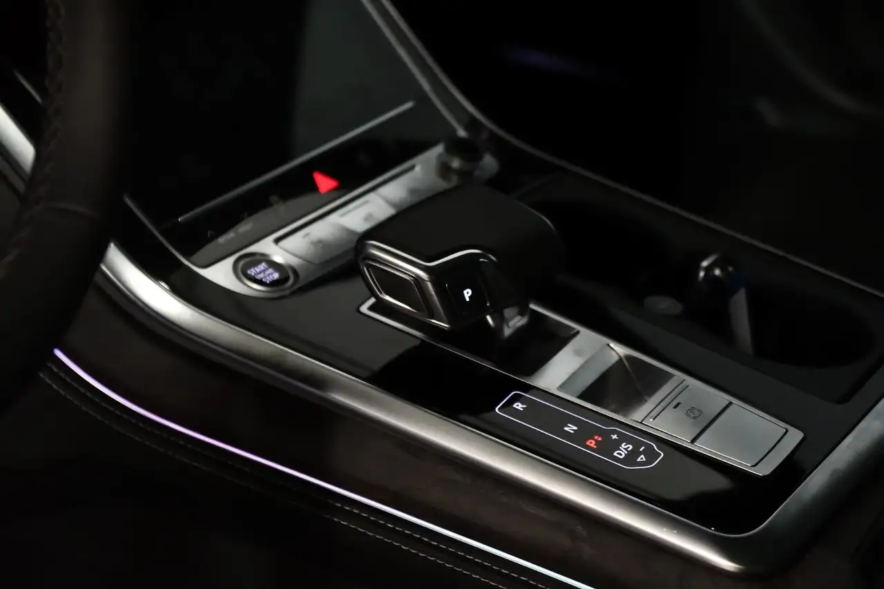 Audi Q7 - Image 11