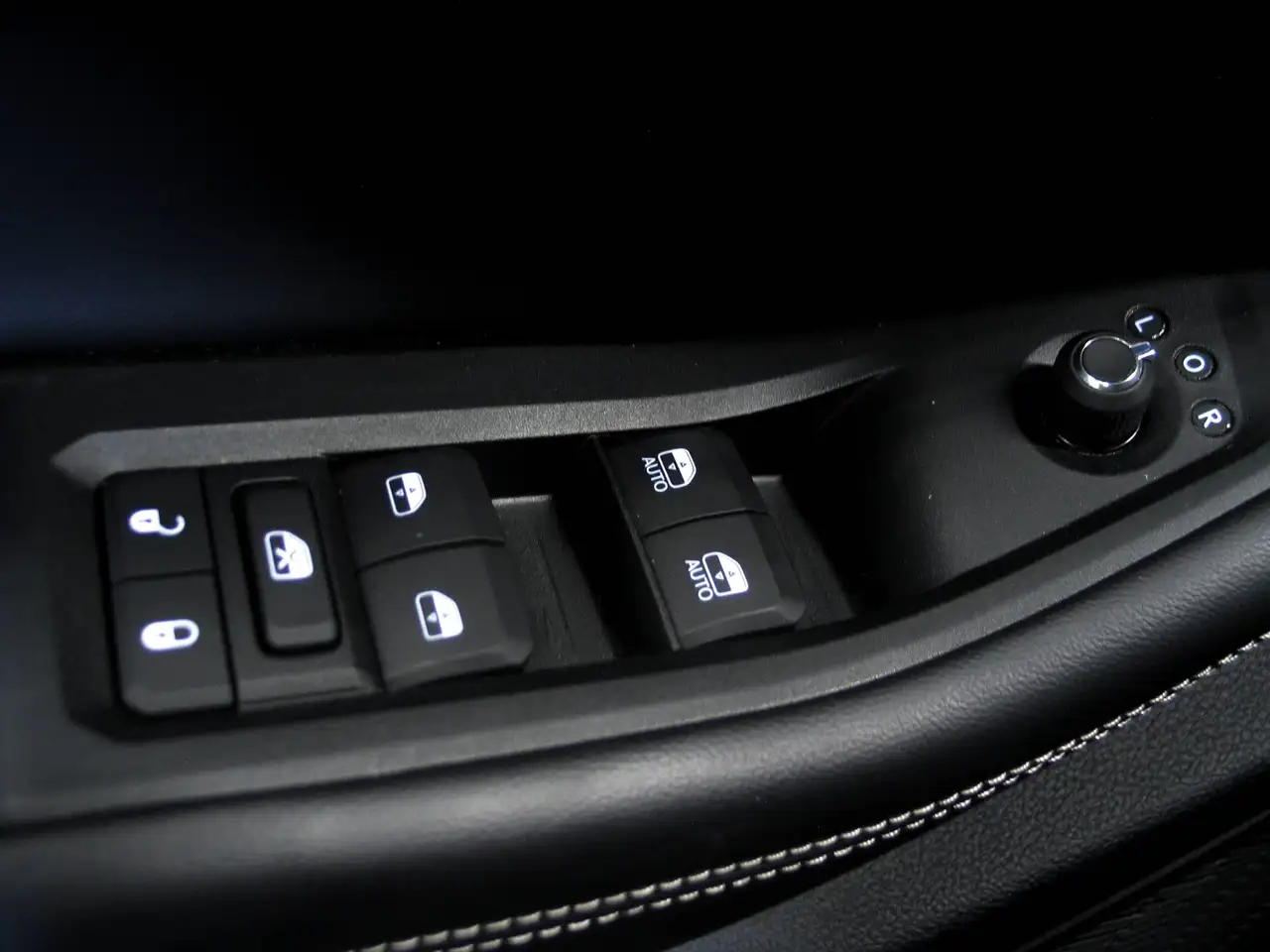 Jeep Grand Cherokee - Image 17