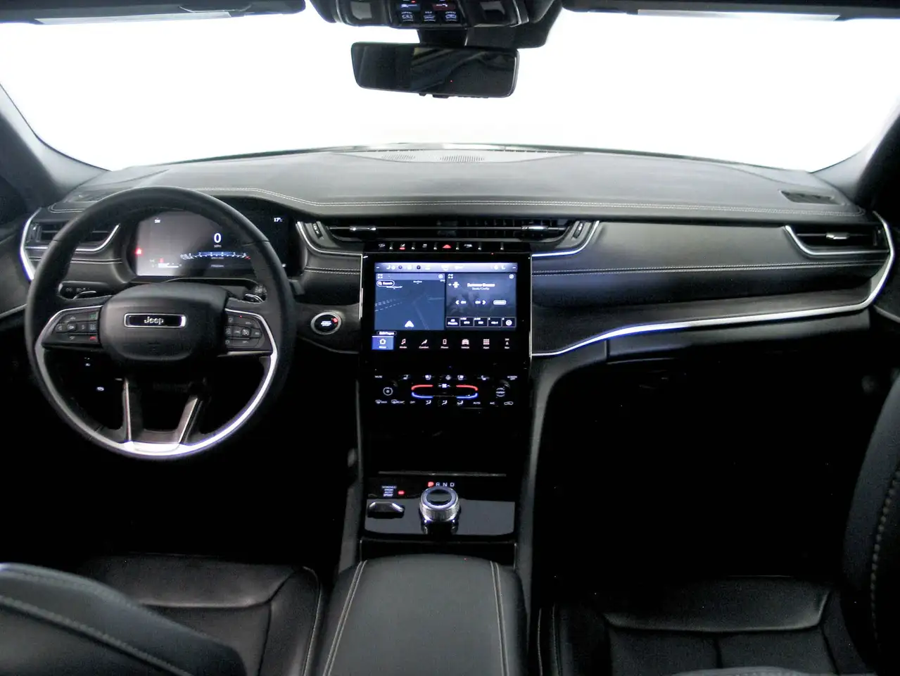 Jeep Grand Cherokee - Image 18