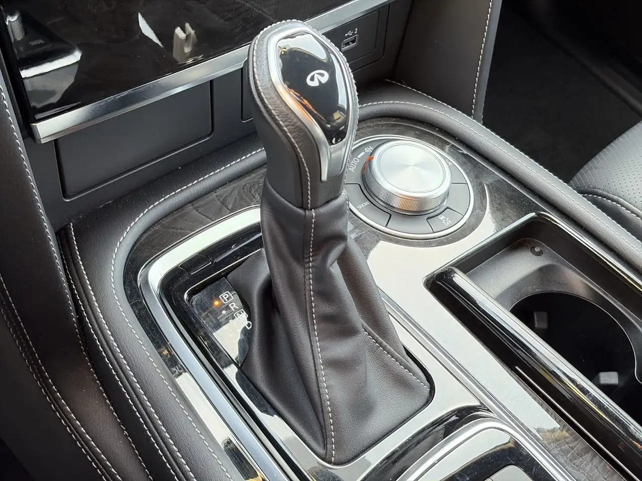 Infiniti QX80 - Image 28