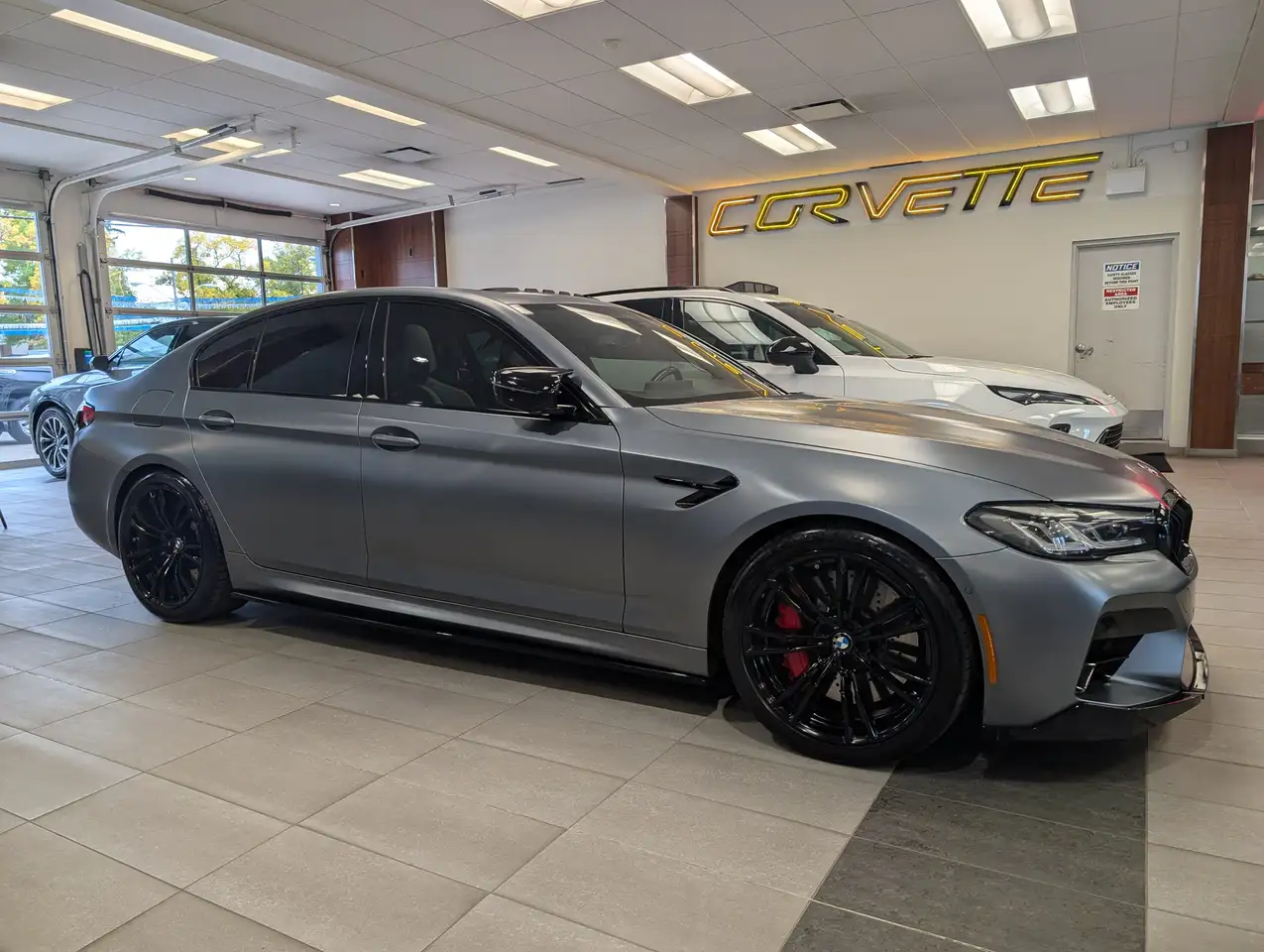 BMW M5 - Image 2