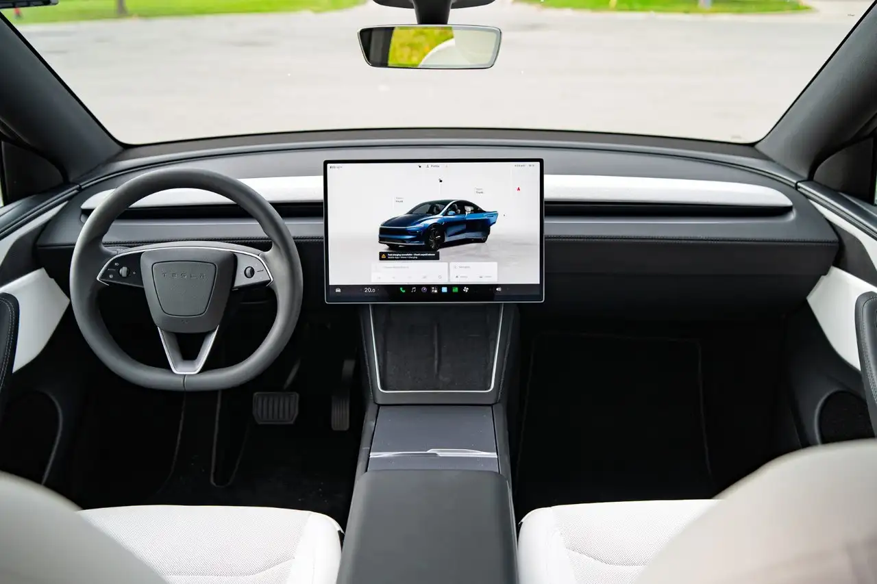 Tesla Model Y - Image 12