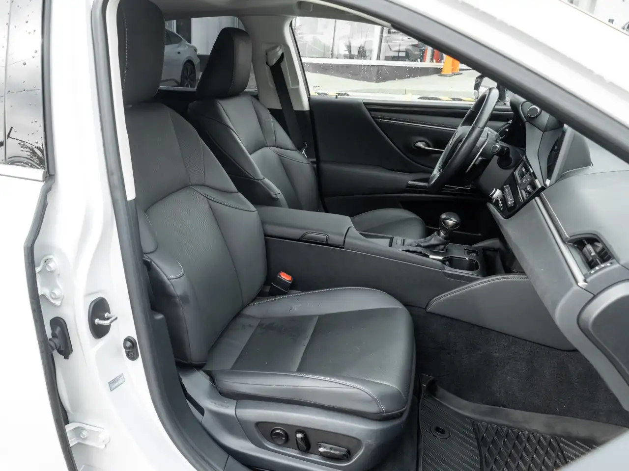 Lexus ES - Image 21