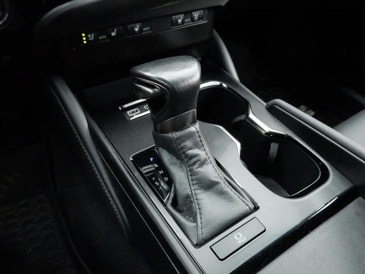 Lexus ES - Image 17