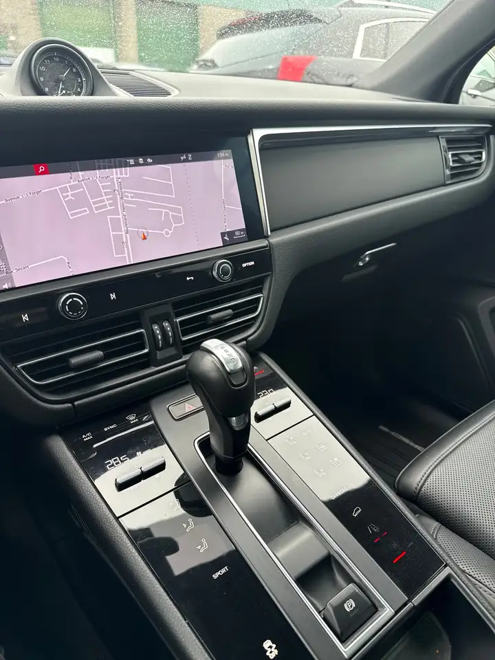 Porsche Macan - Image 29