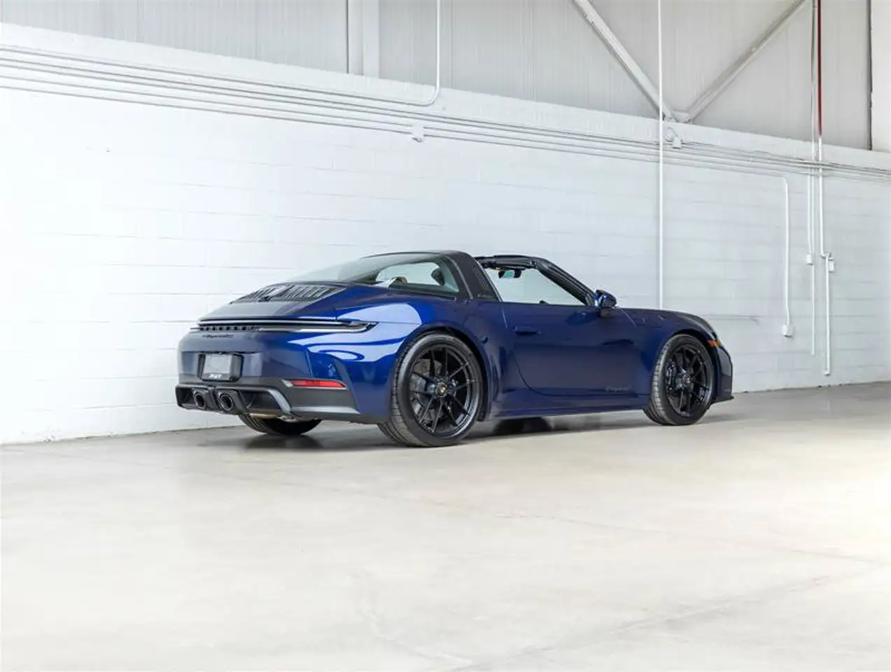 Porsche 911 - Image 12