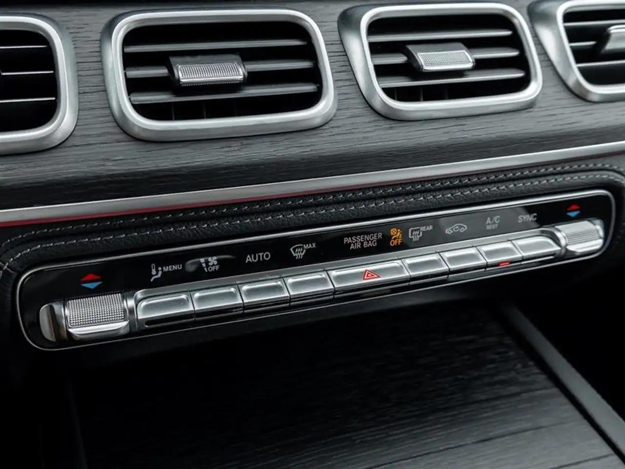 Mercedes-Benz GLE - Image 24