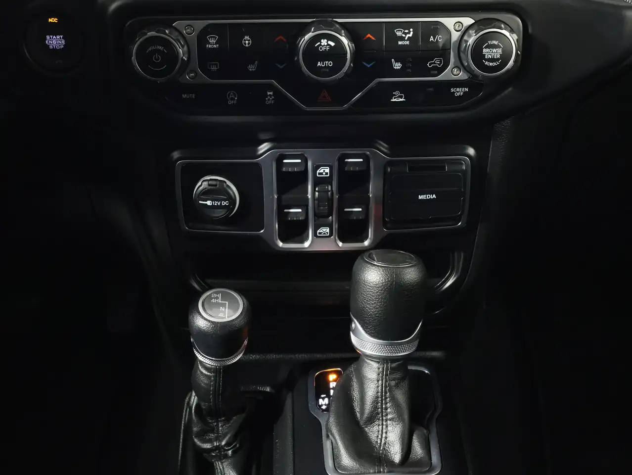 Jeep Wrangler - Image 14