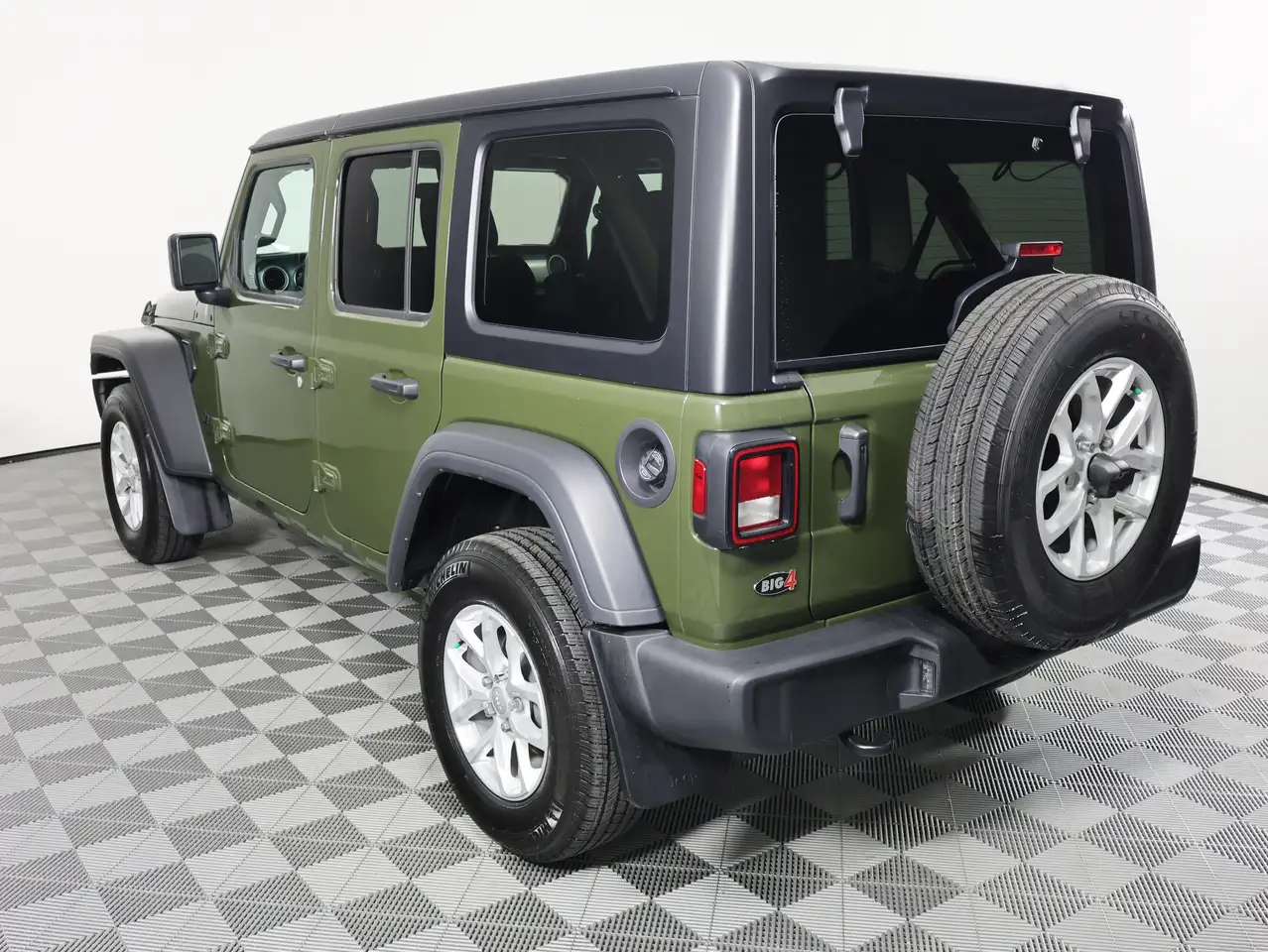 Jeep Wrangler - Image 8