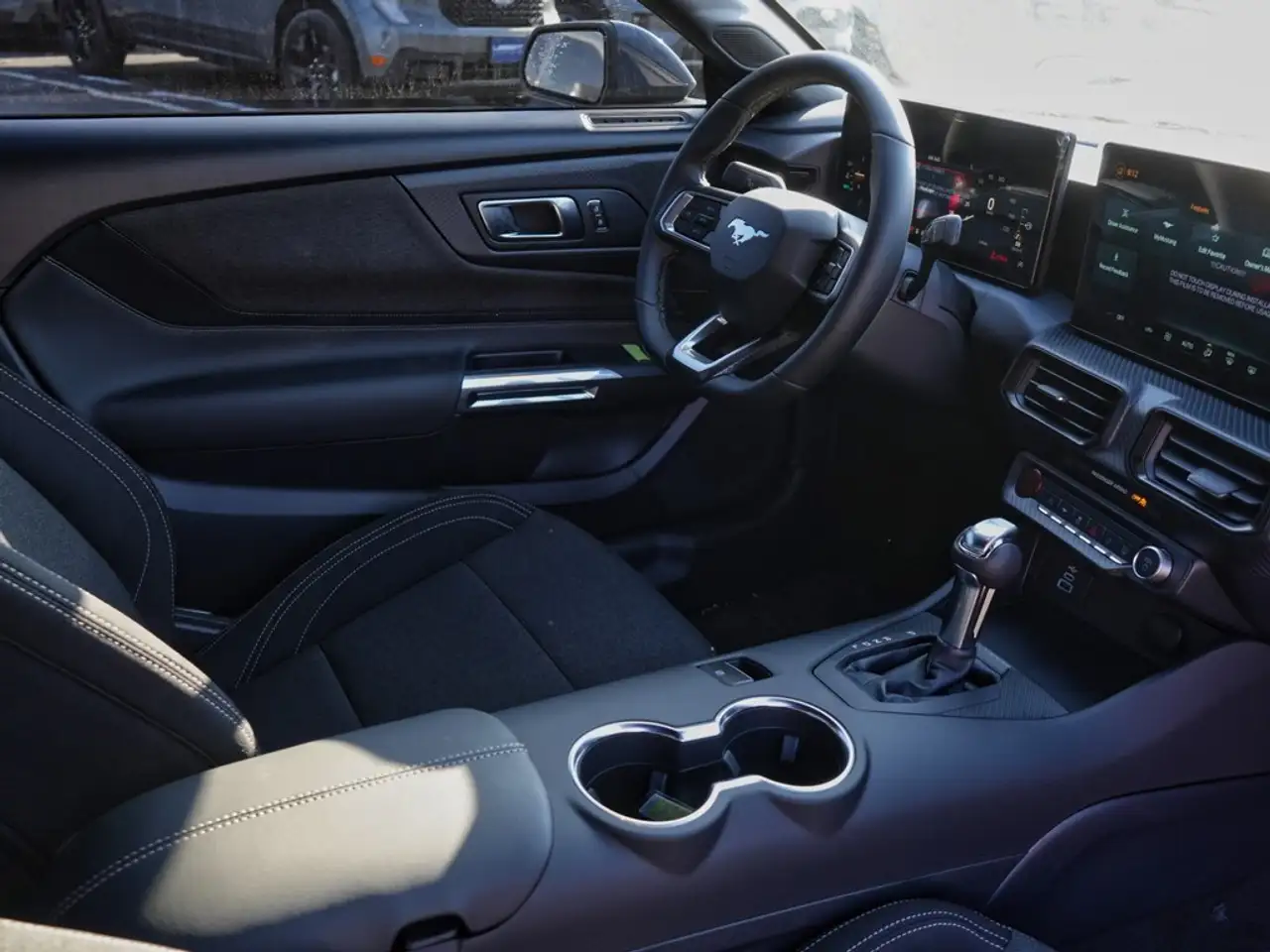 Ford Mustang - Image 15