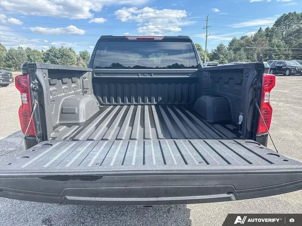 Chevrolet Silverado 1500 - Image 15