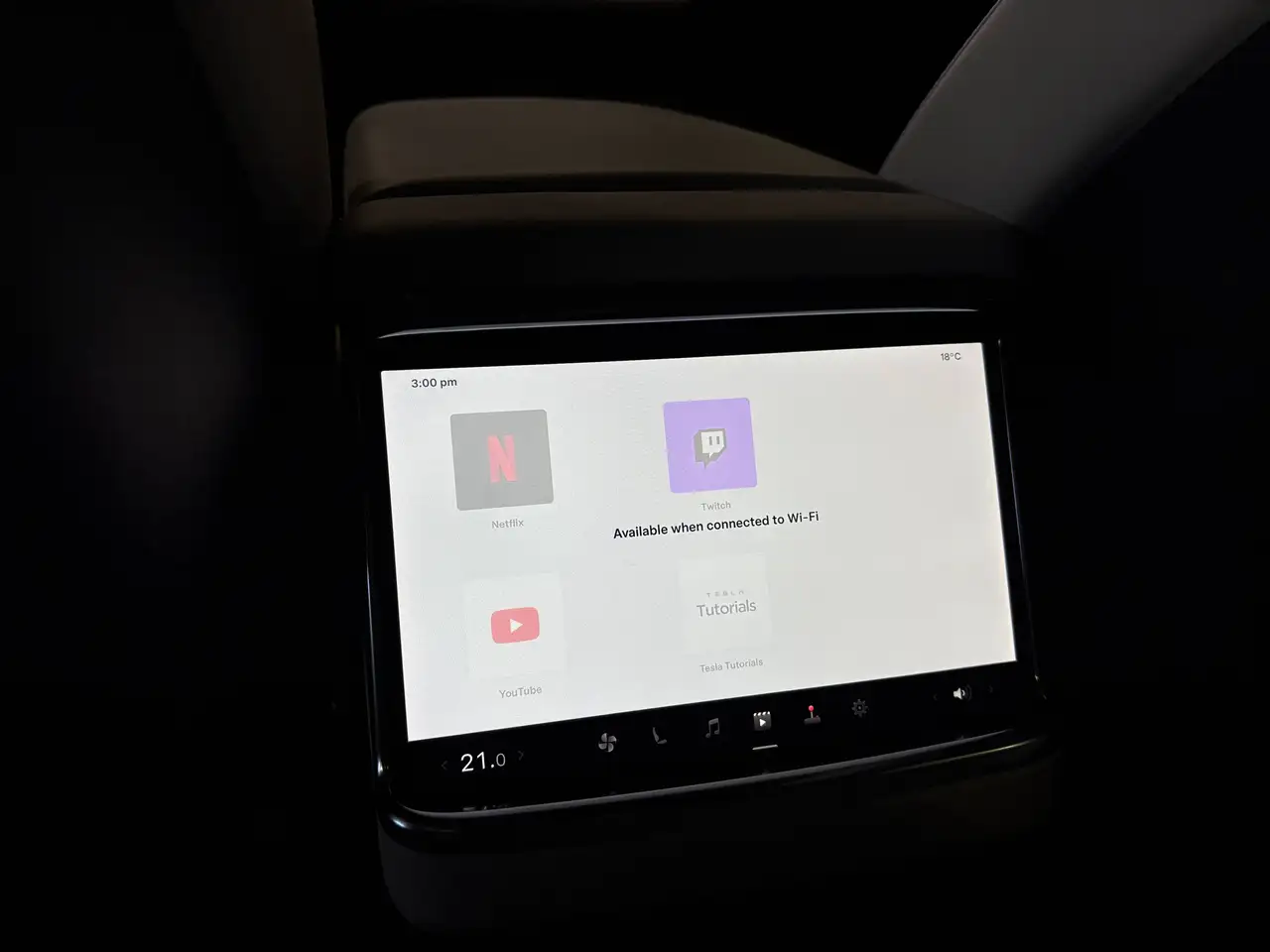 Tesla Model X - Image 13