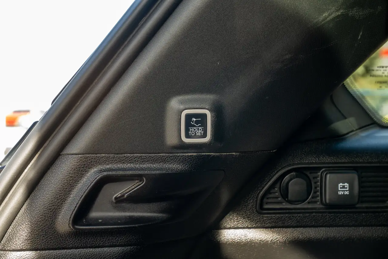 Jeep Grand Cherokee - Image 12