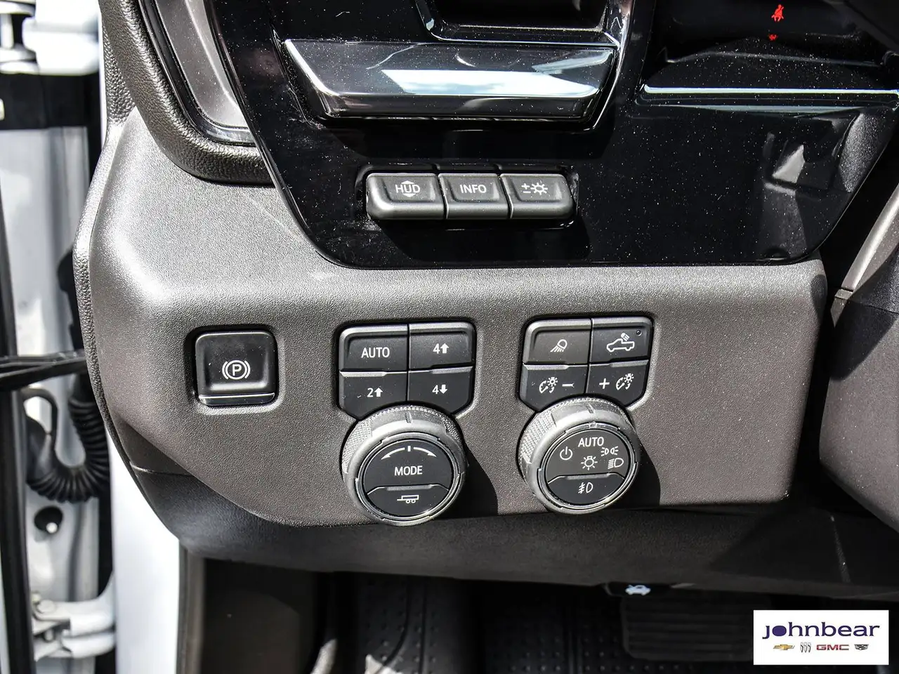 Chevrolet Silverado 1500 - Image 25