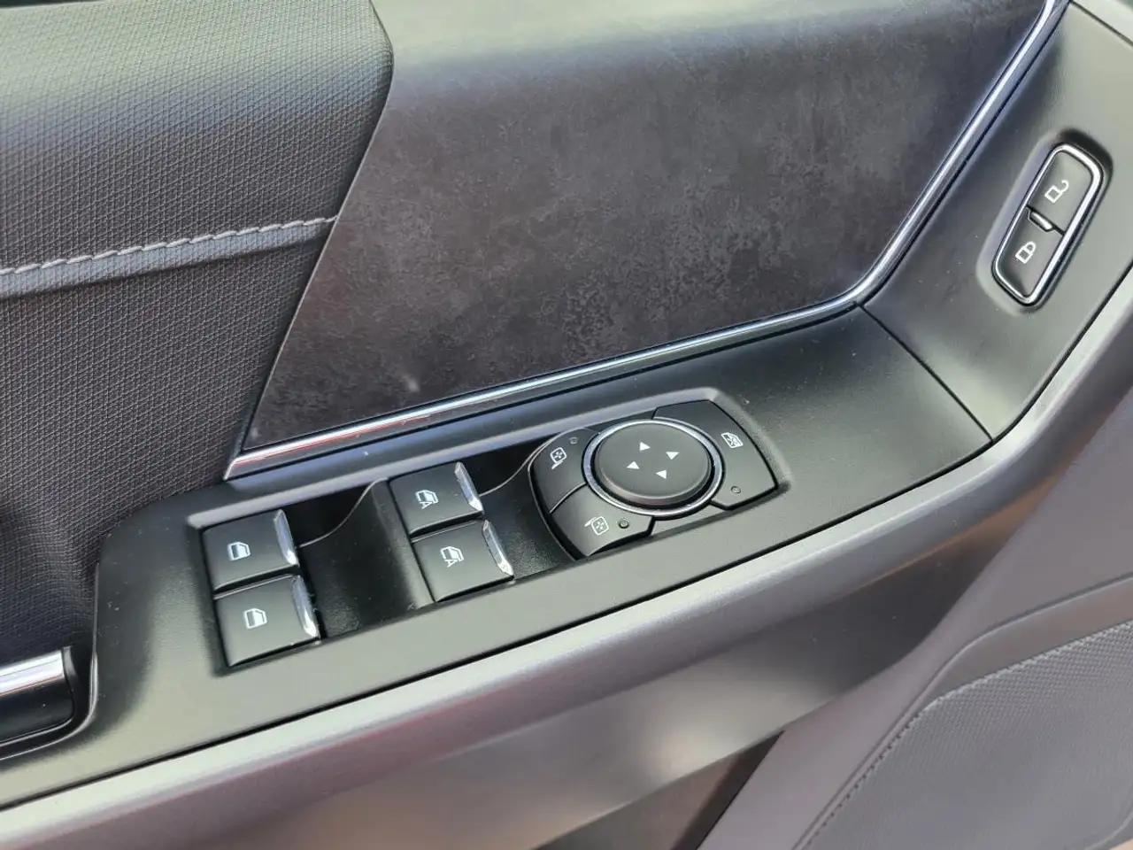 Ford F-150 - Image 21